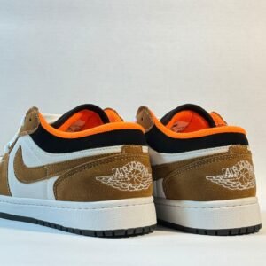 12092024182757873jordan-low-branco-caramelo-laranja-6.jpg