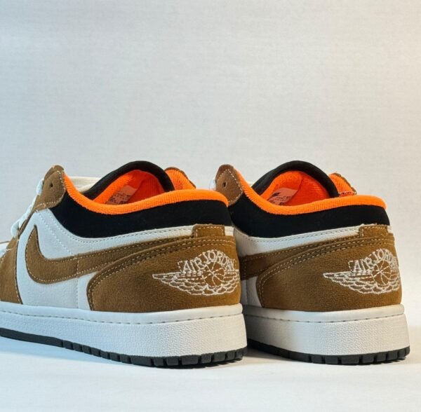 12092024182757873jordan-low-branco-caramelo-laranja-6.jpg