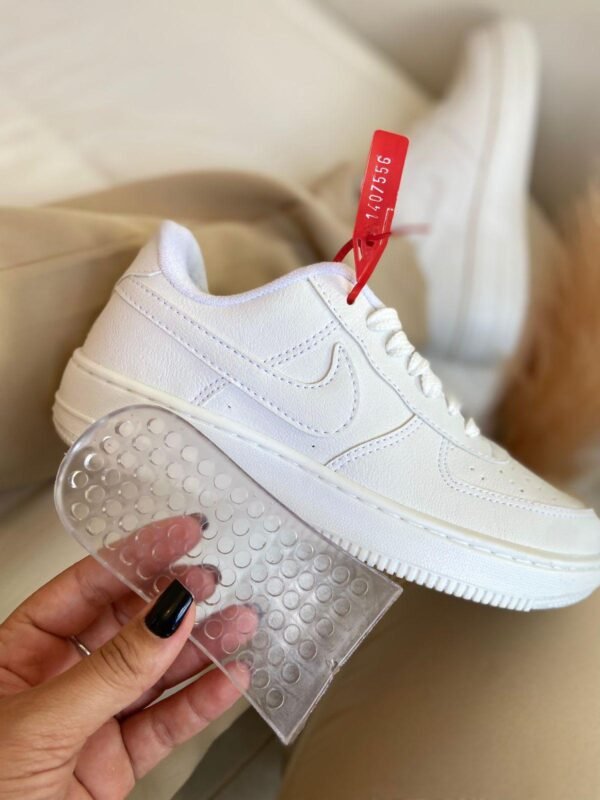 18092024203728590nike-air-force-branco-2.jpg