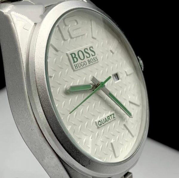 19092024150943209hugo-boss-prata-125-5.jpg