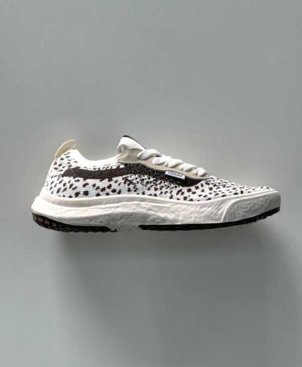 01102024135008807vans-ultrarange-vr3-bege-onca-1.jpeg