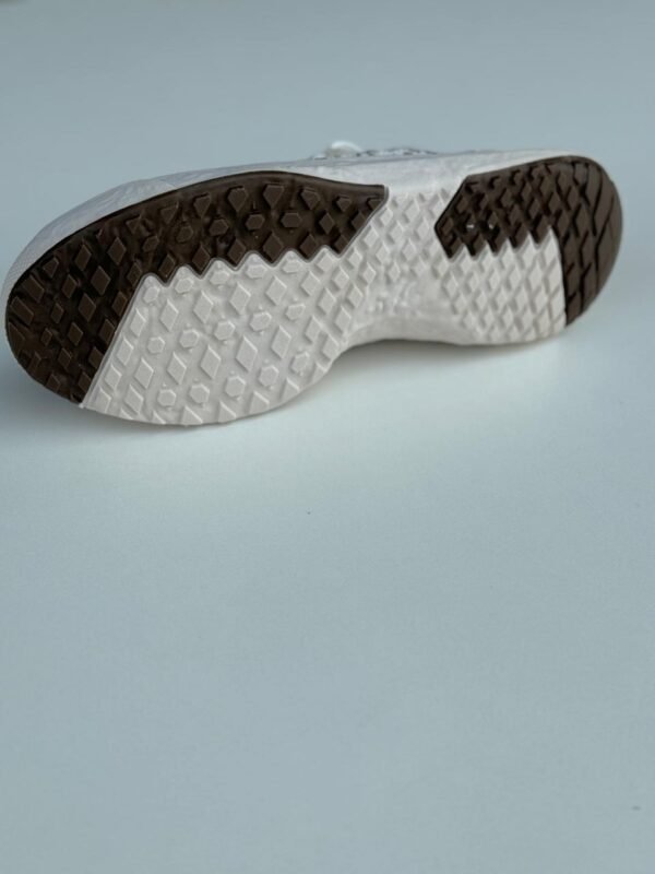 01102024135011856vans-ultrarange-vr3-bege-onca-2.jpeg