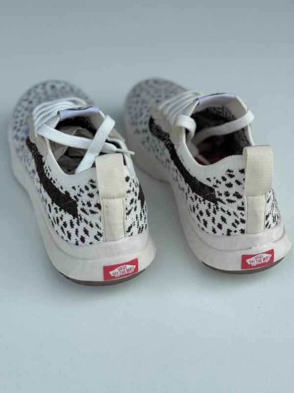 01102024135017127vans-ultrarange-vr3-bege-onca-4.jpeg