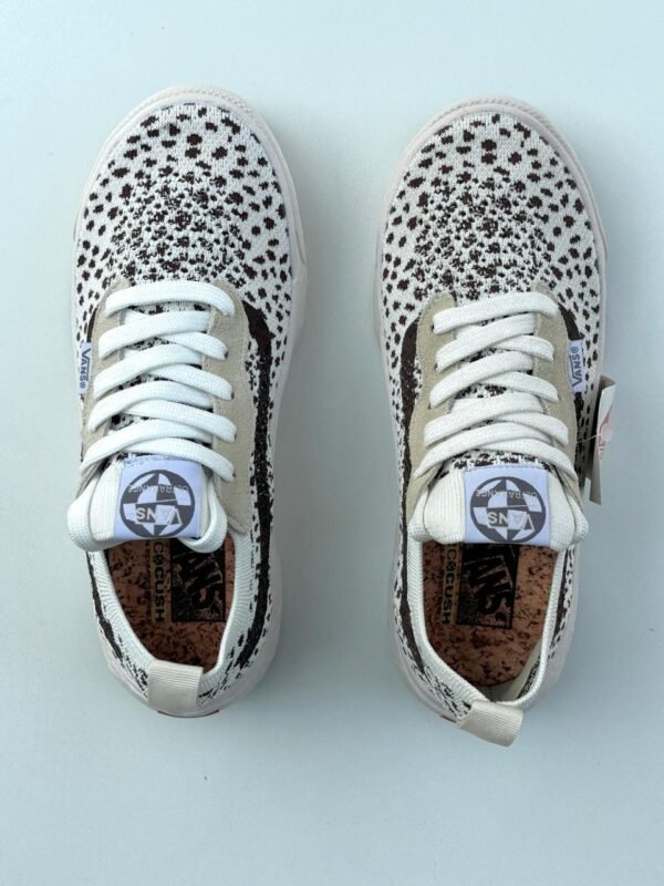 0110202413502020vans-ultrarange-vr3-bege-onca-5.jpeg