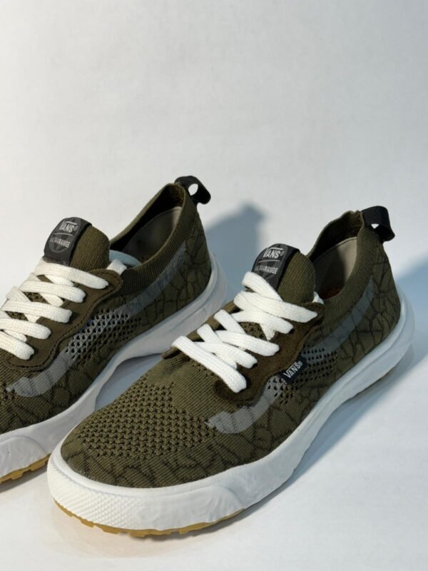 01102024140348251vans-ultrarange-vr3-verde-musgo-2.jpeg