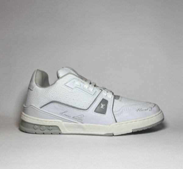 09102024174244754louis-vuitton-trainer-white-gray-1.jpg