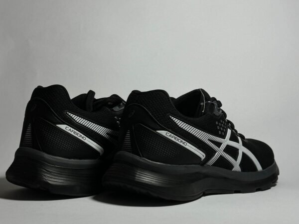 09102024184630313asics-carbono-preto-cinza-4.jpg